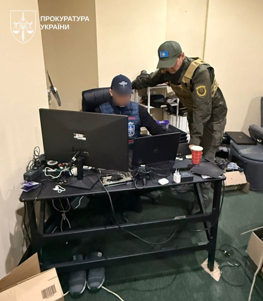 4 В Днепре разоблачена международная сеть криптоскамеров